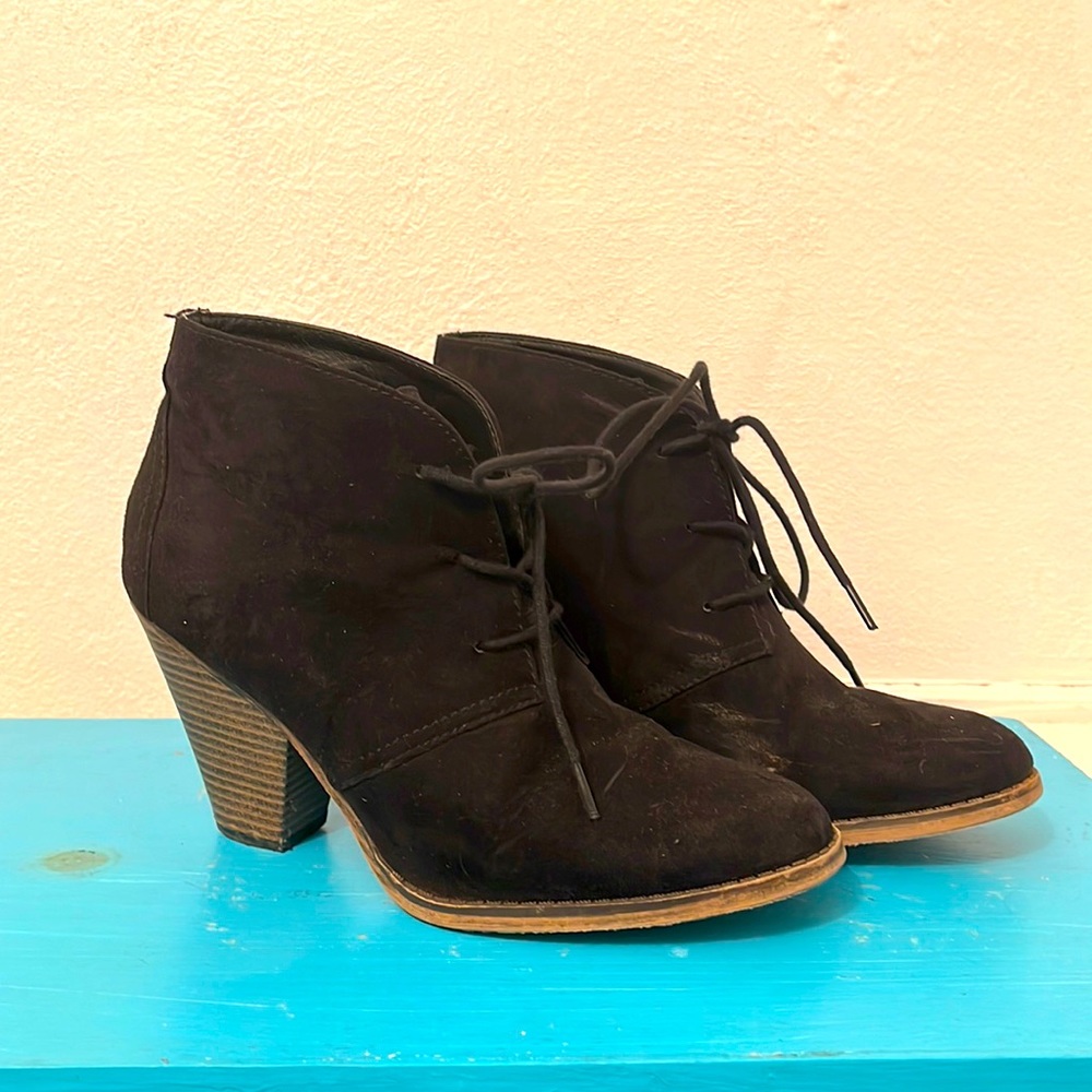black MIA wedges faux velvet size 8.5